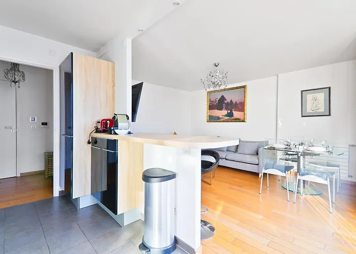 Quartier Tour Eiffel 6 Free Netflix * Париж